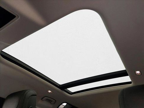 New 2024 Land Rover Defender 110 SE image 15