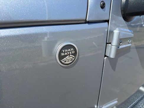 Used 2014 Jeep Wrangler Unlimited Sahara w/ Connectivity Group AWD/4WD image 11