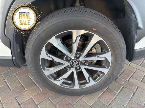 Certified 2022 Toyota Corolla Cross XLE image 9