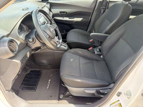 Used 2023 Nissan Kicks S FWD image 5