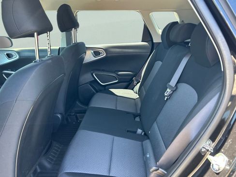 Used 2025 Kia Soul LX w/ LX Technology Package FWD image 10