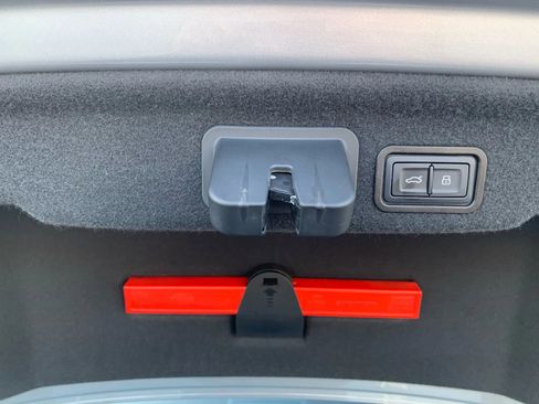 Used 2015 Audi A8 L 4.0T w/ Premium Package image 36