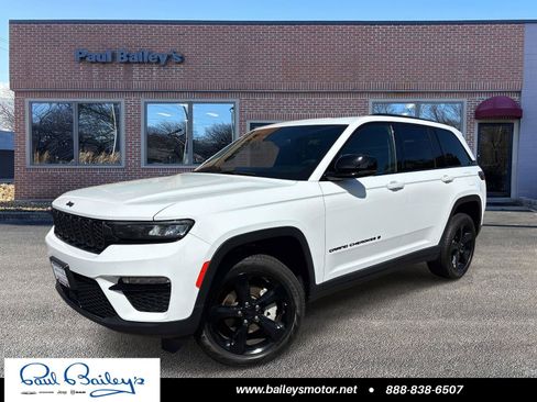 Used 2024 Jeep Grand Cherokee Limited w/ Black Appearance Package AWD/4WD image 1