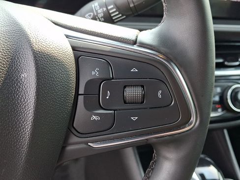 Used 2025 Buick Envista Sport Touring w/ Convenience I Package FWD image 22