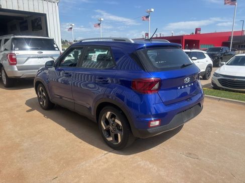 Used 2024 Hyundai Venue Limited FWD image 6