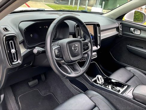 Used 2024 Volvo XC40 B5 Plus AWD/4WD image 18