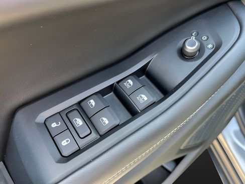 Used 2023 Jeep Grand Cherokee Laredo AWD/4WD image 12