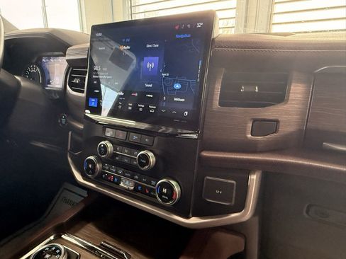 Used 2024 Ford Expedition Max Limited image 41
