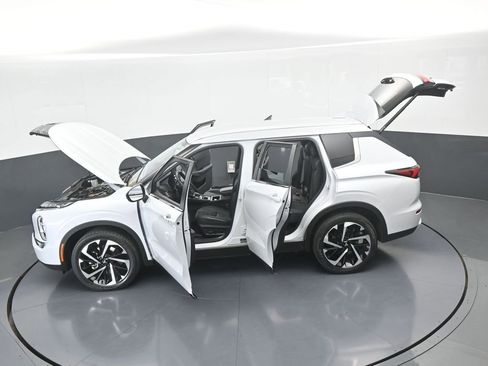 Used 2023 Mitsubishi Outlander SE image 73