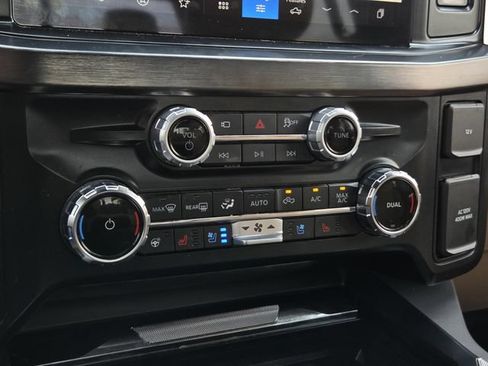 Certified 2025 Ford F350 Lariat w/ Lariat Ultimate Package AWD/4WD image 18