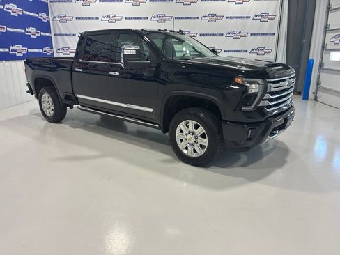 Used 2025 Chevrolet Silverado 2500 High Country w/ High Country Premium Package AWD/4WD image 9