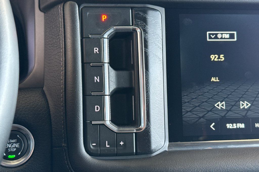 Used 2023 GMC Yukon XL Denali AWD/4WD image 21