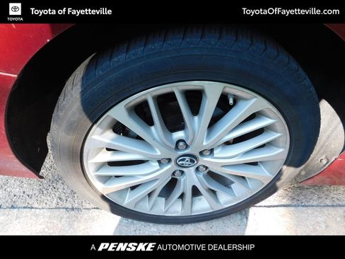Used 2018 Toyota Camry XLE FWD image 7