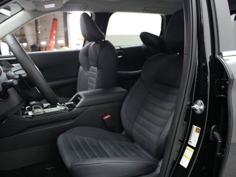 New 2026 Mitsubishi Outlander SE image 7