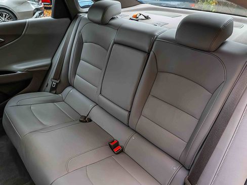 Used 2018 Chevrolet Malibu LT w/ Leather Package image 21