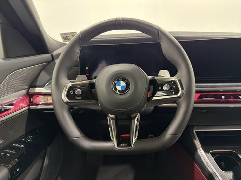 Used 2025 BMW 740i xDrive w/ Premium Package image 31