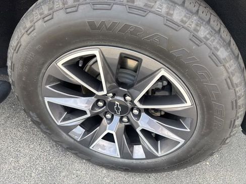 Used 2021 Chevrolet Tahoe Z71 w/ Z71 Signature Package image 11