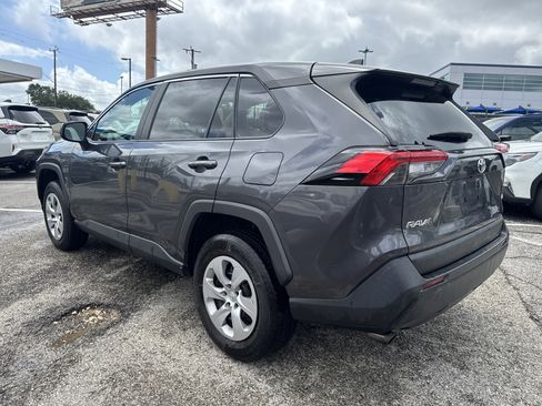 Used 2022 Toyota RAV4 LE FWD image 5