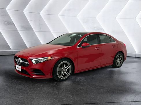 Used 2020 Mercedes-Benz A 220 4MATIC w/ AMG Line image 3