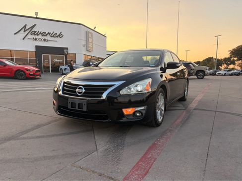 Used 2013 Nissan Altima 2.5 SL w/ Technology Pkg FWD image 1