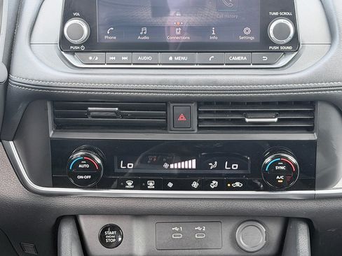 Used 2025 Nissan Rogue SV AWD/4WD image 17