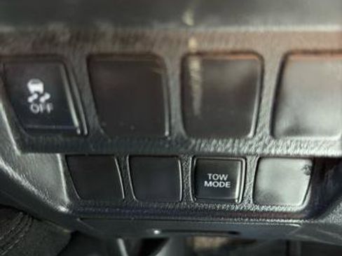 Used 2014 Nissan Pathfinder S image 17