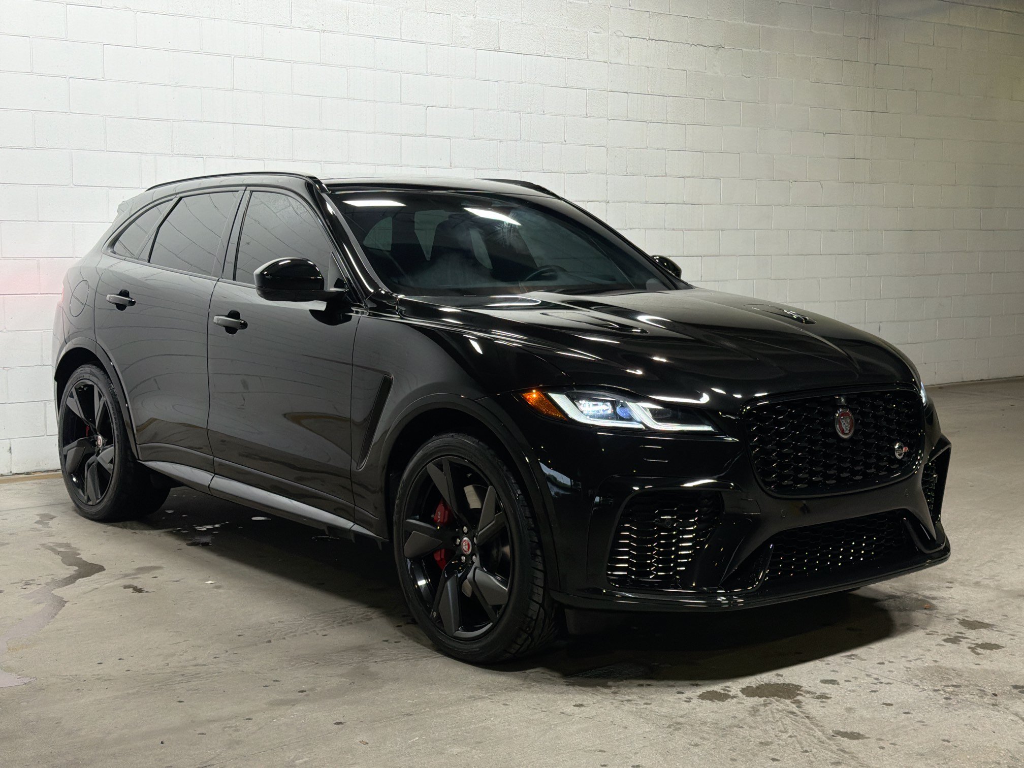 Used 2022 Jaguar F-PACE SVR AWD/4WD image 6