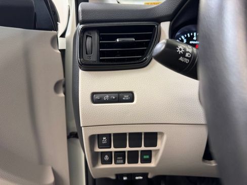 Used 2017 Nissan Rogue Sport SL AWD/4WD image 30