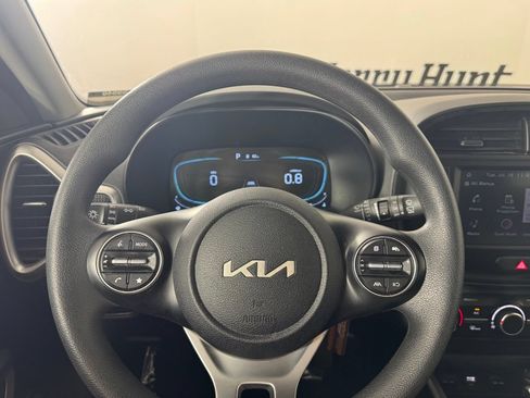 Used 2025 Kia Soul LX FWD image 24