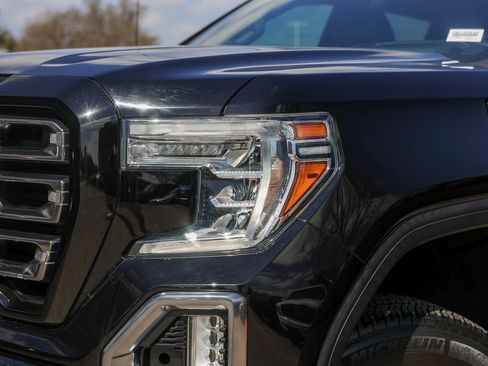 Used 2019 GMC Sierra 1500 AT4 w/ AT4 Premium Package image 3
