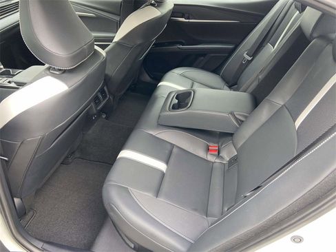 Used 2025 Toyota Camry SE image 18