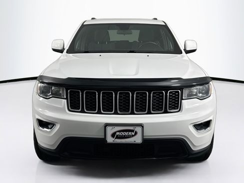 Used 2018 Jeep Grand Cherokee Laredo AWD/4WD image 4