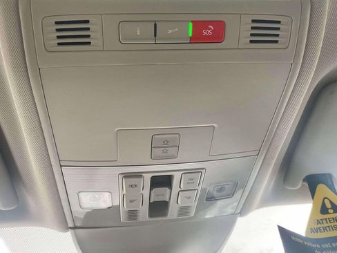 New 2026 Volkswagen Taos SE image 29