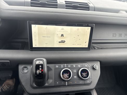 Used 2024 Land Rover Defender 110 X-Dynamic SE image 23