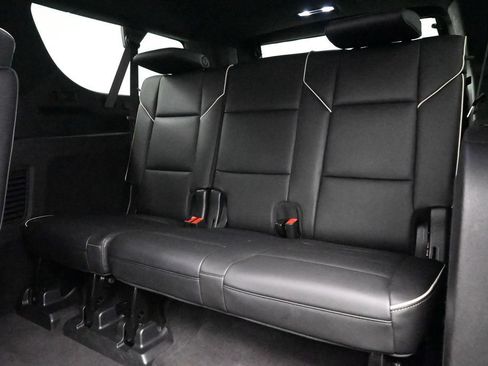 Used 2022 Cadillac Escalade ESV Premium Luxury AWD/4WD image 17