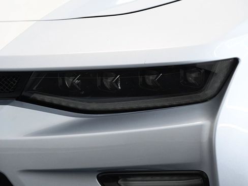 Used 2018 Chevrolet Camaro SS RWD image 9
