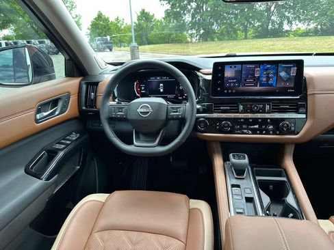 New 2026 Nissan Pathfinder Platinum FWD image 23