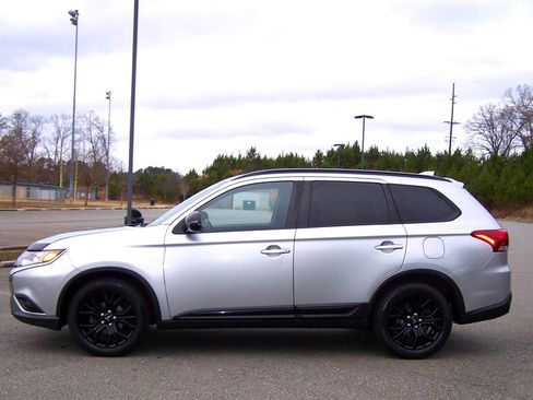 Used 2019 Mitsubishi Outlander LE image 6