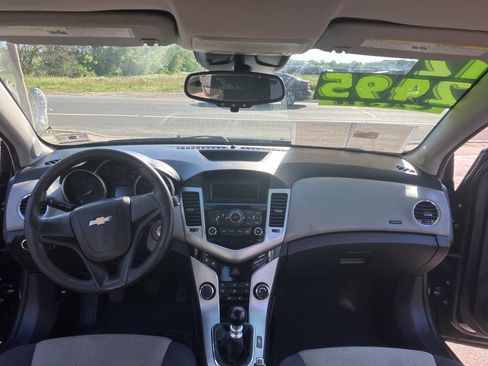 Used 2012 Chevrolet Cruze LS FWD image 22