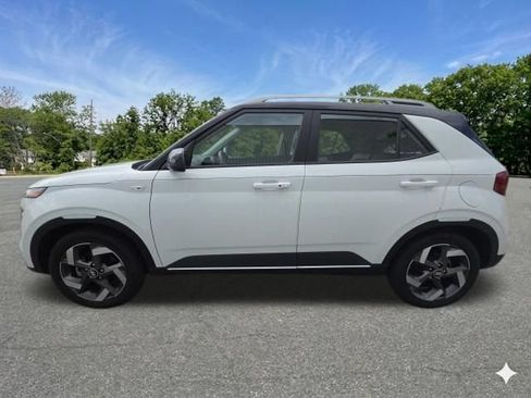 Used 2023 Hyundai Venue Limited FWD image 6