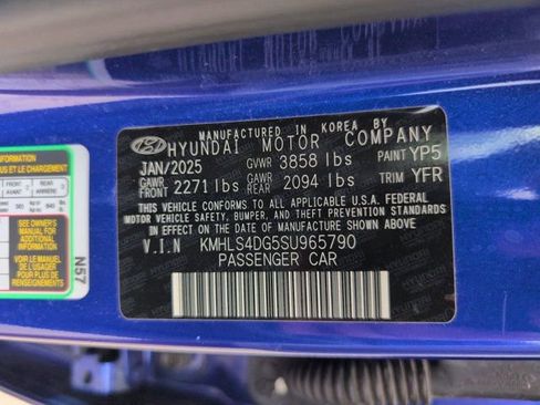Used 2025 Hyundai Elantra SEL FWD image 35