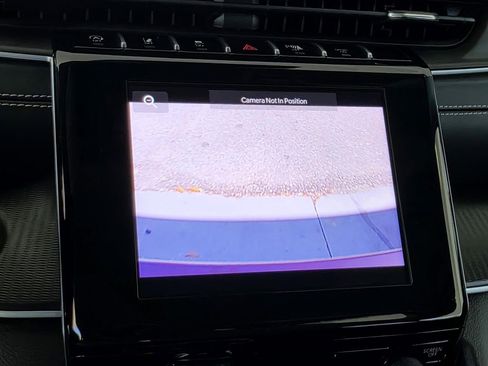 Used 2024 Jeep Grand Cherokee Laredo image 14