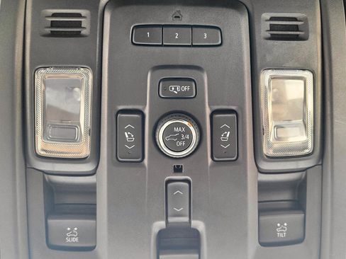 Used 2021 GMC Yukon XL Denali w/ Denali Premium Package AWD/4WD image 12
