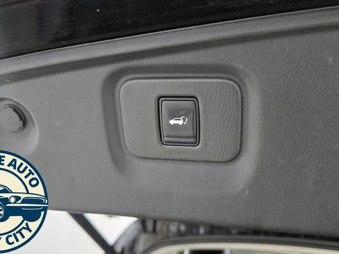 Used 2019 Nissan Pathfinder SL AWD/4WD image 40