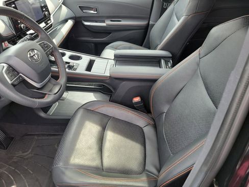 Used 2024 Toyota Sienna XSE w/ XSE Premium Package FWD image 16