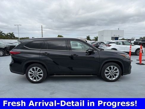 Used 2023 Toyota Highlander Limited image 23