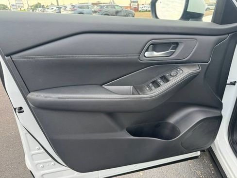 Used 2025 Nissan Rogue SV w/ SV Premium Package AWD/4WD image 17