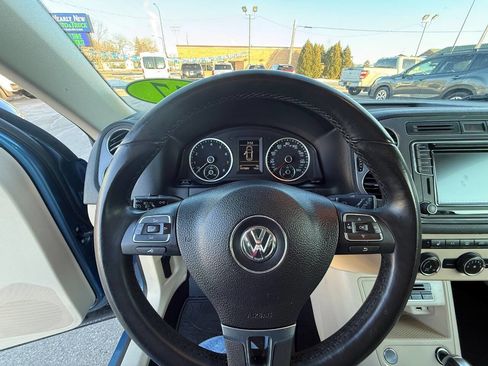 Used 2017 Volkswagen Tiguan S image 32