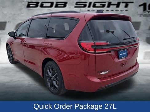 New 2026 Chrysler Pacifica Select w/ S Appearance Package image 4