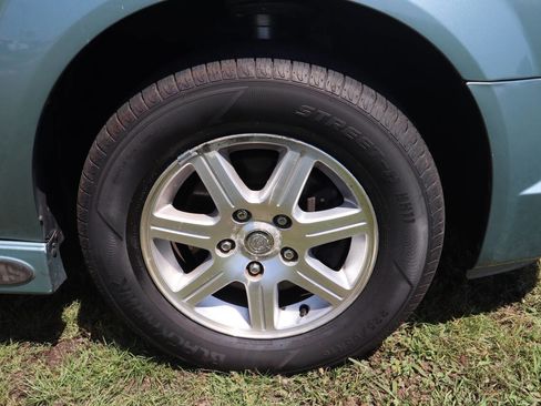 Used 2008 Chrysler Town & Country Touring image 39